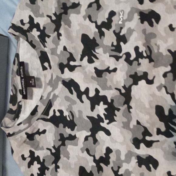 A Michael kor shirt - Picture 1 of 1